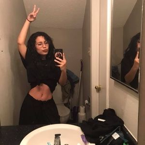 Meet your Posher, Amírah